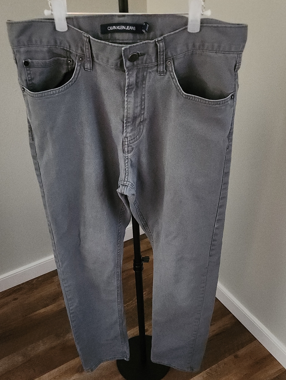 Calvin Klein Jeans Men's Slim Straight Gray Denim 33x32